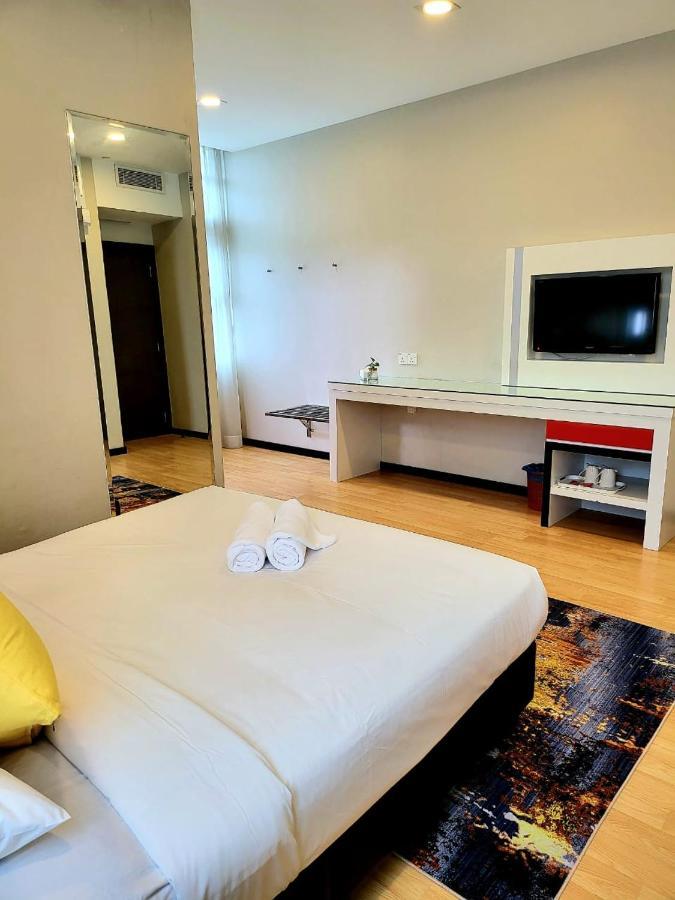 Lovita Hotel Kuantan Bagian luar foto
