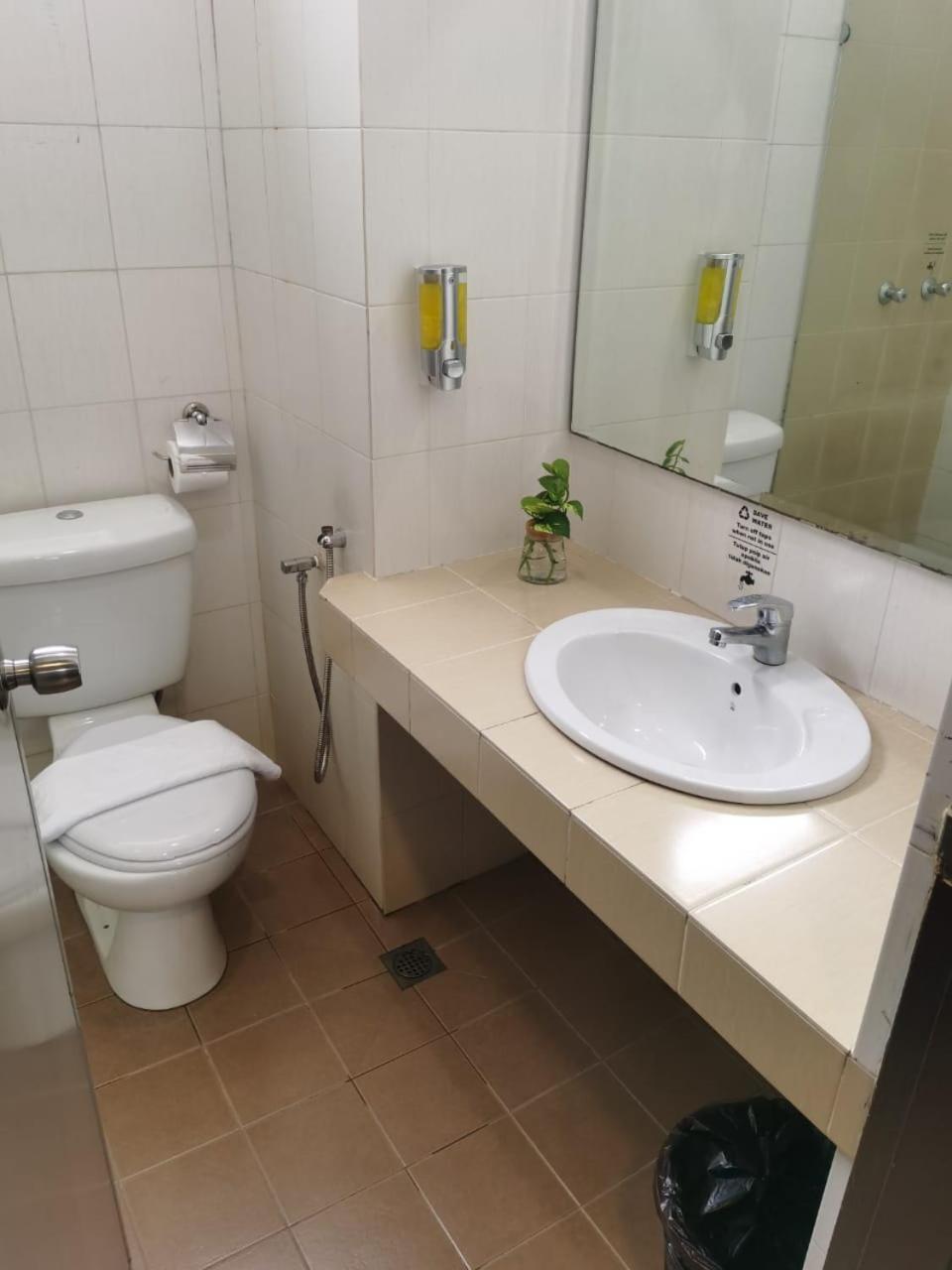 Lovita Hotel Kuantan Bagian luar foto