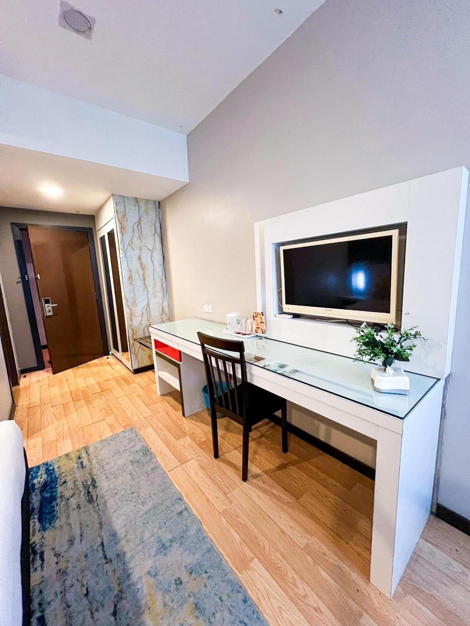 Lovita Hotel Kuantan Bagian luar foto